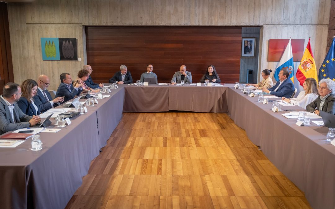 El Gobierno fortalece su alianza con cabildos y ayuntamientos para impulsar la Agenda Canaria 2030