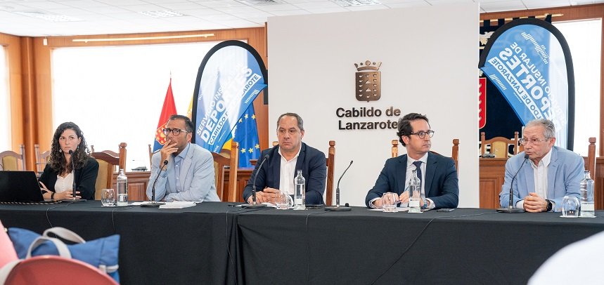 El Cabildo de Lanzarote presenta un pionero estudio sobre la huella de carbono del automovilismo